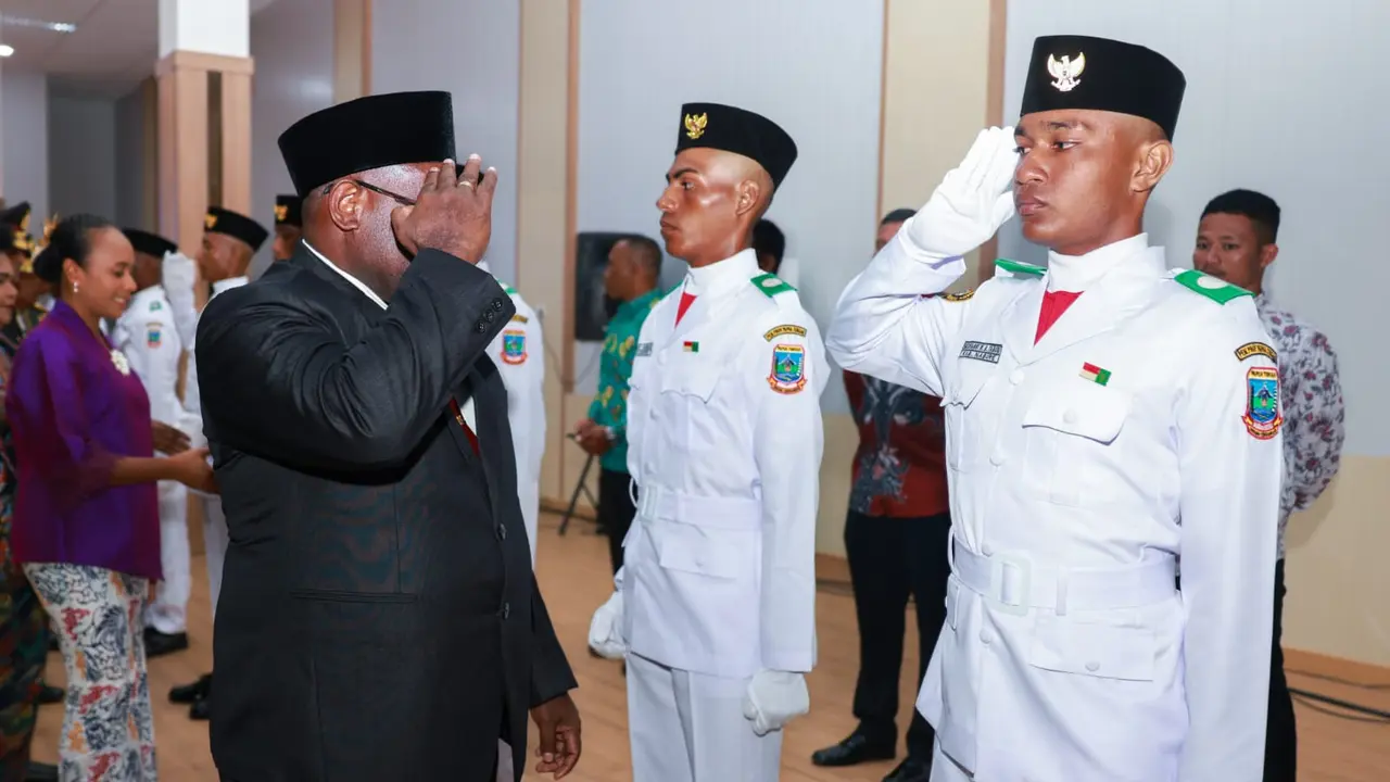 Gubernur Papua Tengah, Meki Nawipa, resmi mengukuhkan 40 Pasukan Pengibar Bendera Pusaka (Paskibraka) Tingkat Provinsi Papua Tengah Tahun 2025 yang akan bertugas pada upacara peringatan Hari Ulang Tahun (HUT) Republik Indonesia ke-80 (Istimewa)
