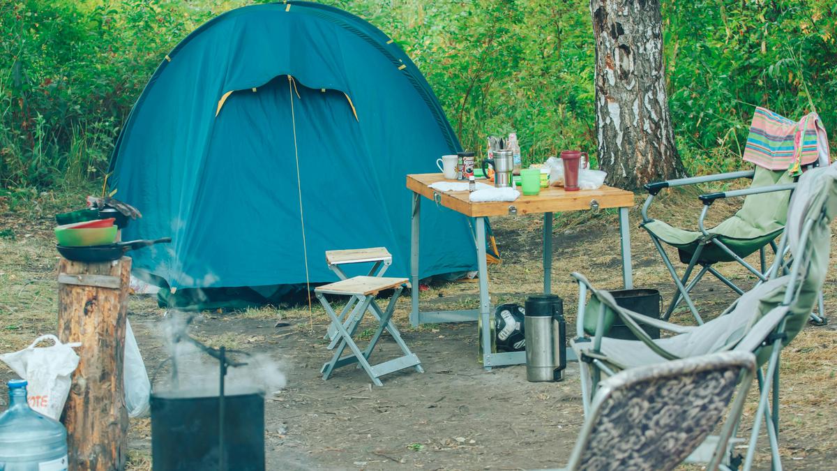 Belajar dari Kasus Glamping di Posong, Temanggung: Panduan Food Safety dan Cara Aman Bawa &amp; Olah Makanan di Alam Terbuka