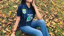 Seperti diketahui, Rania merupakan mahasiswa di Universitas Indonesia. Ia juga mendukung tim Persela Lamongan, hal itu terlihat dari jersey yang ia kenakan.(Liputan6.com/IG/@chaaarania)