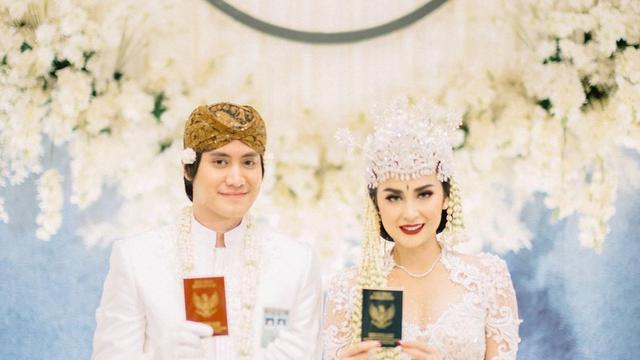 6 Potret Pernikahan Kevin Aprilio dan Vicy Melanie, Hanya Dihadiri Keluarga