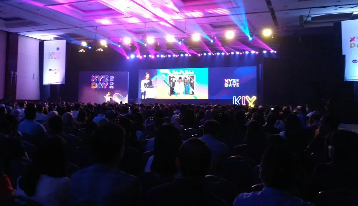 Antusias tinggi terlihat dari para peserta yang sudah datang dari awal memadati arena acara. Dan terlihat Najwa Sihab tengah berada di atas panggung megah menjadi salah satu pembicara. (Syifa Ismalia/Bintang.com)