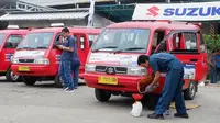 Bekerjasama dengan Koperasi Wahana Kalpika (KWK), PT Suzuki Indomobil Sales (SIS) menggelar program servis gratis untuk 500 angkot. (SIS)