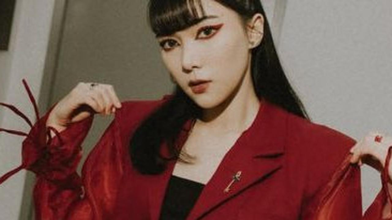 Potret Outfit Manggung Isyana Sarasvati Gaya Edgy (credit: instagram/isyanasarasvati)