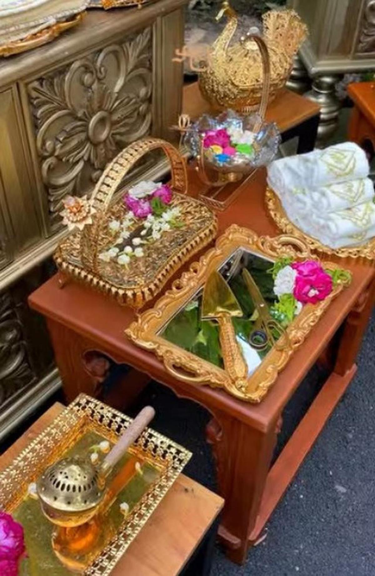 22 Potret Detail Dekorasi Siraman Pernikahan Putra Soimah dengan Adat Jawa yang Mewah dan Sakral
