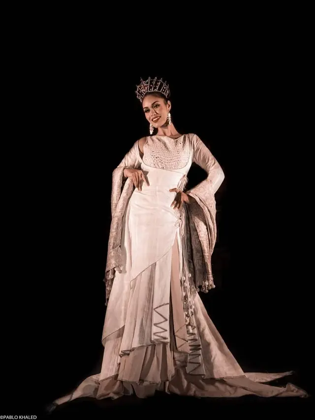 7 Potret Bhasha Mukherjee, Miss England 2019 yang Gantung Mahkota Demi Lawan Corona