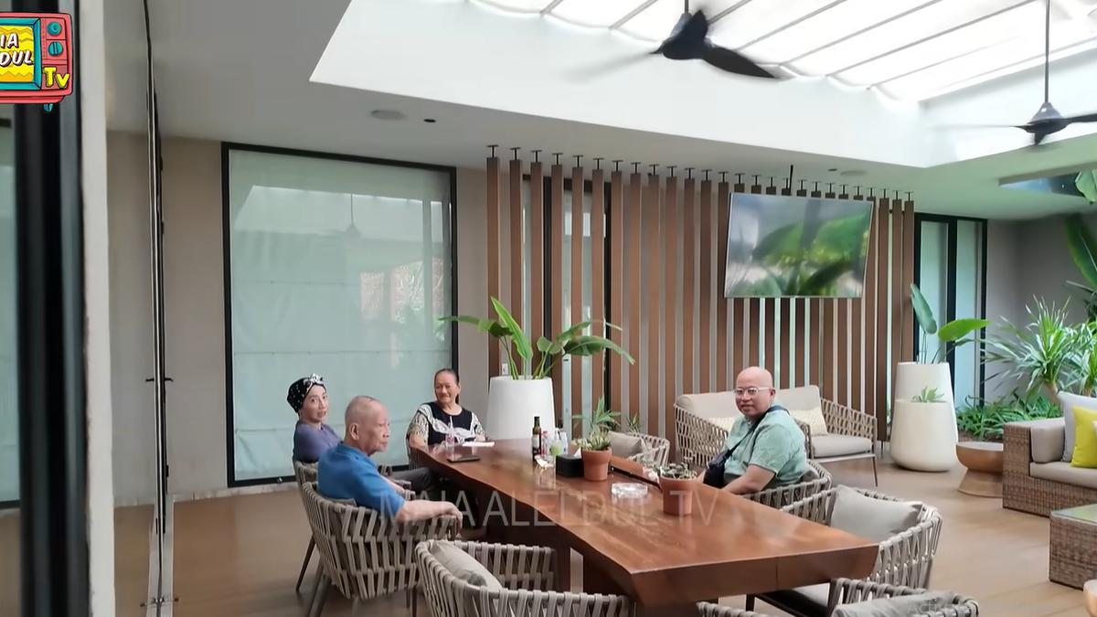 Desain Teras Samping Rumah Maia Estianty, Inspirasi untuk Jadi Tempat Santai Kumpul Keluarga