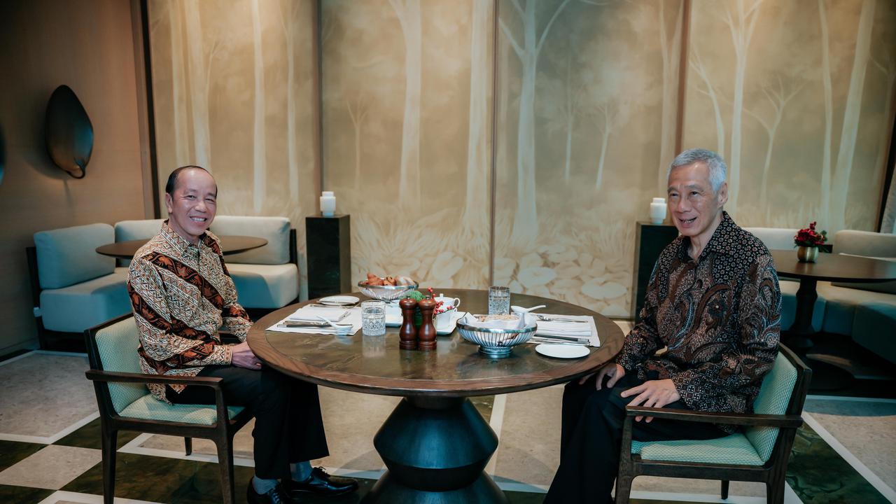 Jokowi Bertemu Menteri Senior Singapura Lee Hsien Loong, Sarapan Bareng dengan Pakaian Senada