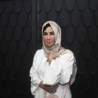 Beberapa bulan belakangan ini, Raffi Ahmad dikabarkan menjalin hubungan khusus dengan penyanyi dangdut Ayu Ting Ting. Bahkan dikabarkan telah menikah siri. Lantas seperti apa menurut Mama Amy. (Nurwahyunan/Bintang.com)