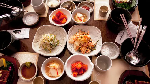 Tips Memakai Sumpit Ala Korea yang Mudah Digunakan