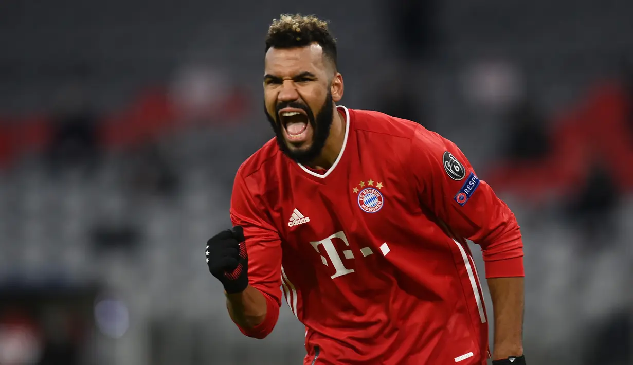 Penyerang Bayern Munchen, Eric Maxim Choupo-Moting, melakukan selebrasi usai mencetak gol ke gawang Lokomotiv Moscow pada laga Grup A Liga Champions di Allianz Arena, Kamis (10/12/2020) dini hari WIB. Bayern Munchen menang 2-0 atas Lokomotiv Moscow. (AFP/Christof Stache)
