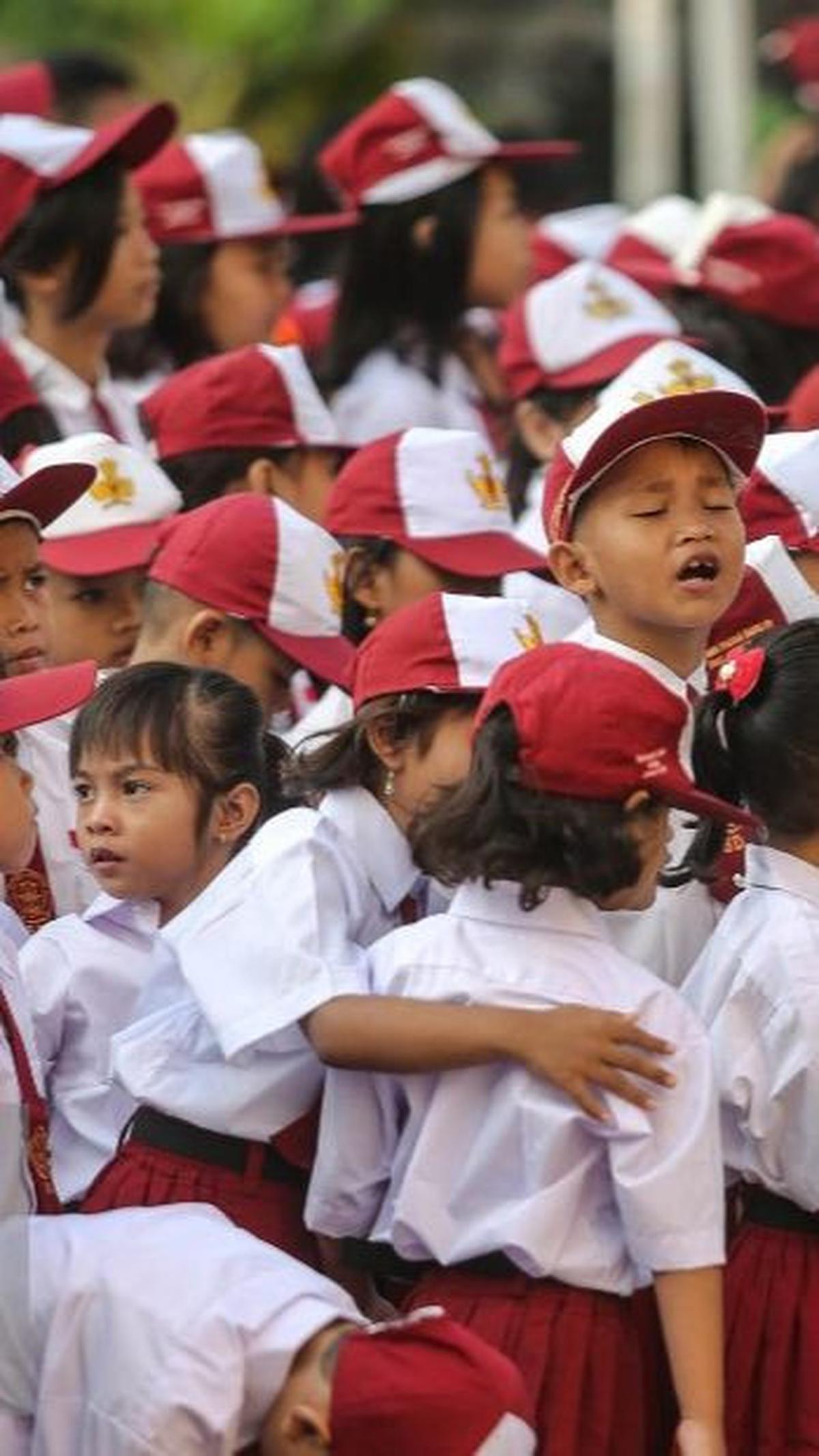 Guru yang telah 20 tahun mengadi di SDN Kranggan I menyebut sekolah ini sempat favorit karena prestasinya olahraga badminton. Pelayanan kepada murid juga selalu maksimal.