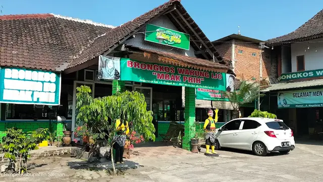 9 Rekomendasi Tempat Makan Brongkos di Jogja 2025: Kuliner Khas Keraton yang Gurih dan Legendaris