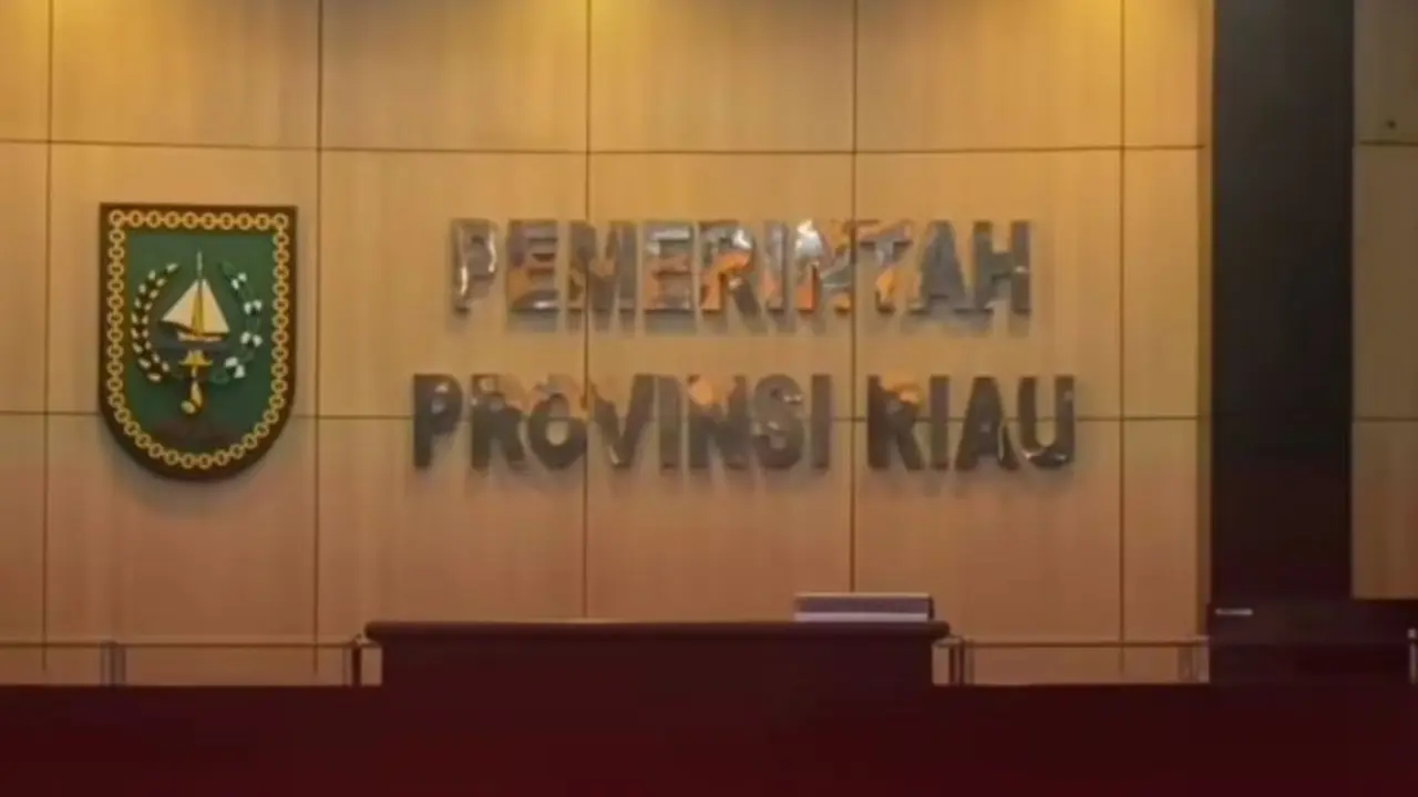 Suasana resepsionis Kantor Gubernur Riau di Jalan Sudirman Kota Pekanbaru tampak sepi usai kabar OTT KPK.