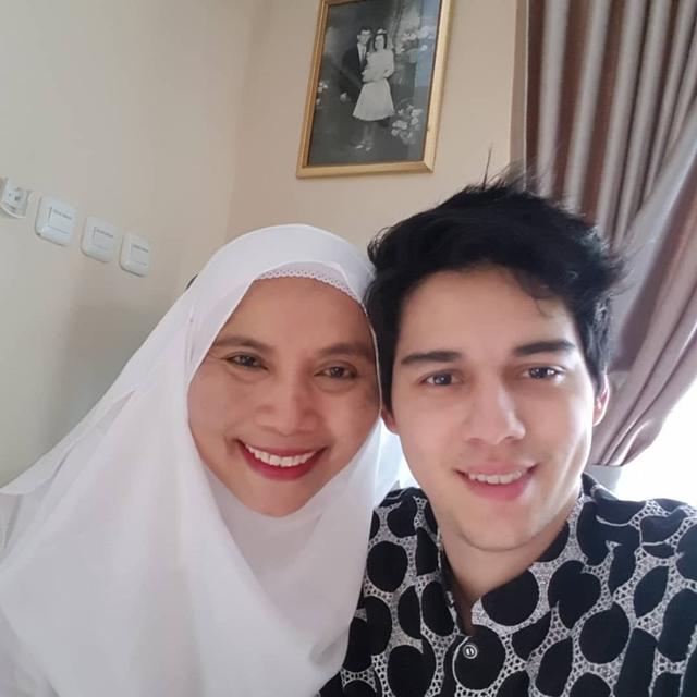 7 Momen Kebersamaan Maxime Bouttier dengan Ibundanya yang Sudah Meninggal