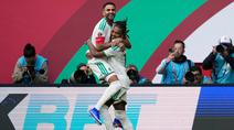 Pemain Aljazira, Riyad Mahrez (kiri) merayakan gol bersama rekannya, Hicham Boudaoui dalam laga Grup E Piala Afrika 2025 melawan Sudan di Moulay Hassan Stadium, Rabat, Maroko, Rabu (24/12/2025) malam waktu setempat. (Bola.com/Mosa'ab Elshamy)
