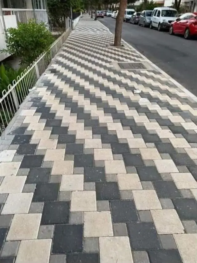 6 Potret Paving di Trotoar Jalan Ini Nyeleneh, Bikin Geleng Kepala