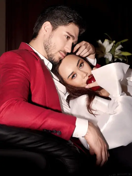 Aura Kasih dan Eryck Amaral (Instagram/winstongomez)