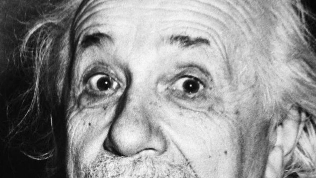 Ada Cerita di Balik Gaya Foto Ikonik Einstein sedang Menjulurkan Lidah, Begini Kisahnya