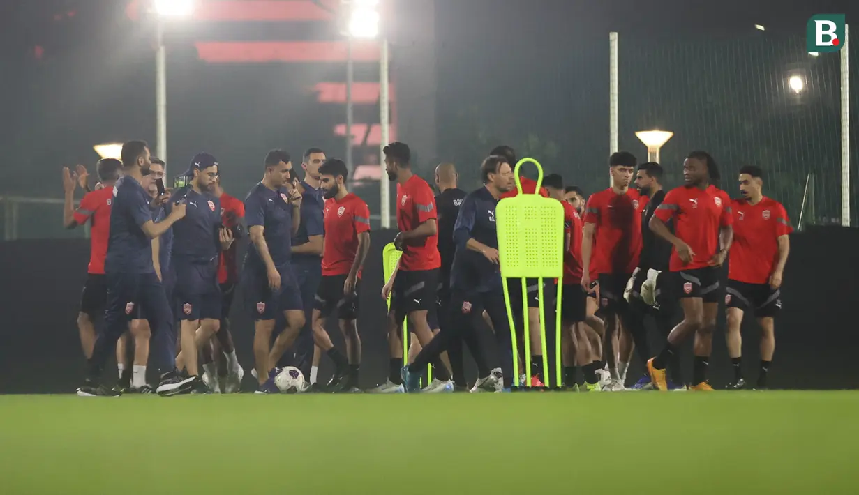 <p>Timnas Bahrain melakukan sesi latihan perdana di Lapangan A, Senayan, Jakarta pada Sabtu (22/03/2025) WIB malam. (Liputan6.com/Andul Aziz)</p>