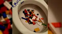 Seorang seniman sempat dilarang membeli Lego dalam jumlah besar karena dianggap menyalahgunakan bagian-bagian Lego. 