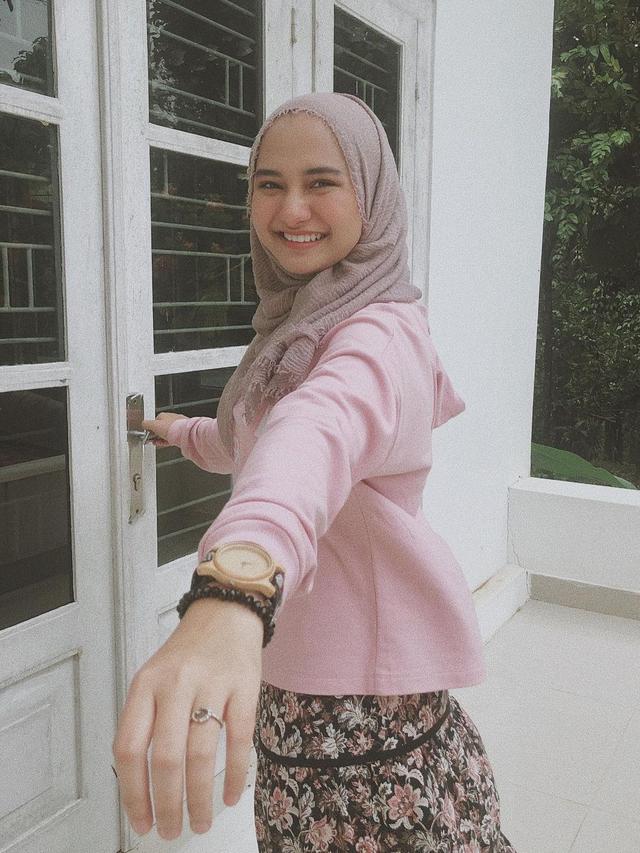 Resmi Menikah, Ini 6 Potret Nadzira Shafa Istri Ameer Azzikra Adik Alvin Faiz