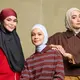 Tiga perempuan inspiratif ini memperlihatkan bagaimana hijab yang tepat dapat mendukung penampilan sekaligus memberikan kenyamanan untuk menemani berbagai aktivitas. (Foto/Dok: UNIQLO)