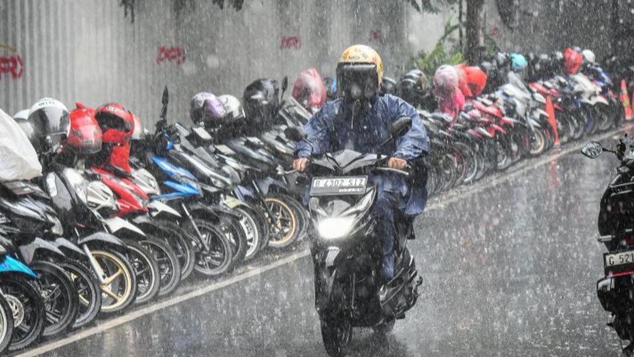 Prakiraan Cuaca: Jakarta, Bandung, Yogya Diprediksi Hujan Lebat dan Petir Senin 26 Mei 2025