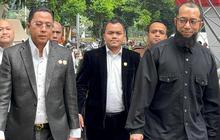 Pakai Baju Serba Hitam, Ustad Khalid Basalamah Penuhi Panggilan KPK Terkait Kasus Kuota Haji
