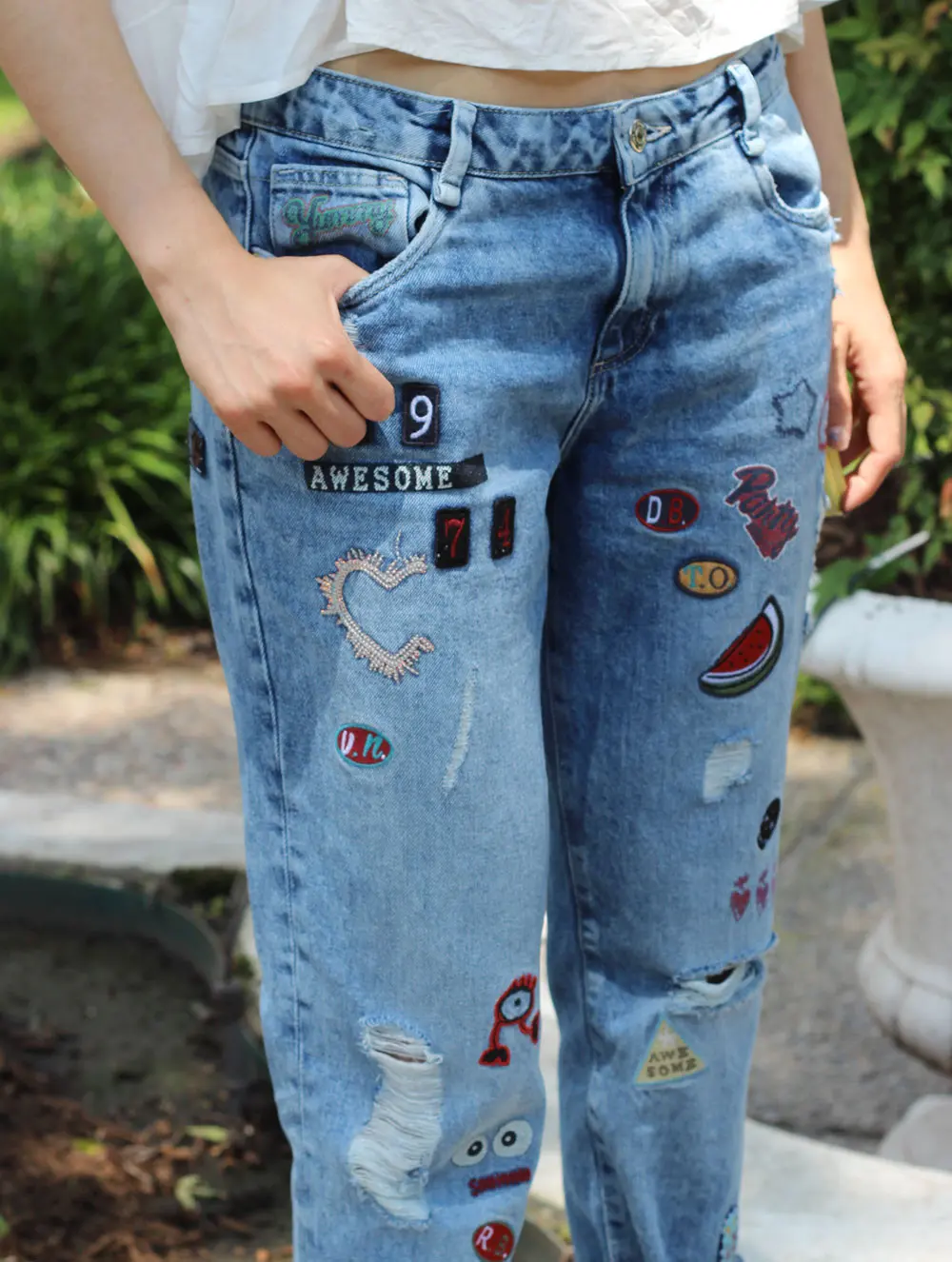Bikin jeans kamu makin keren dengan modifikasi sendiri. (reddit.com)