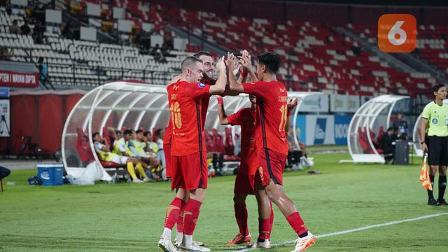 Laga Persija Jakarta kontra Persik Kediri di Stadion I Wayan Dipta Gianyar Bali