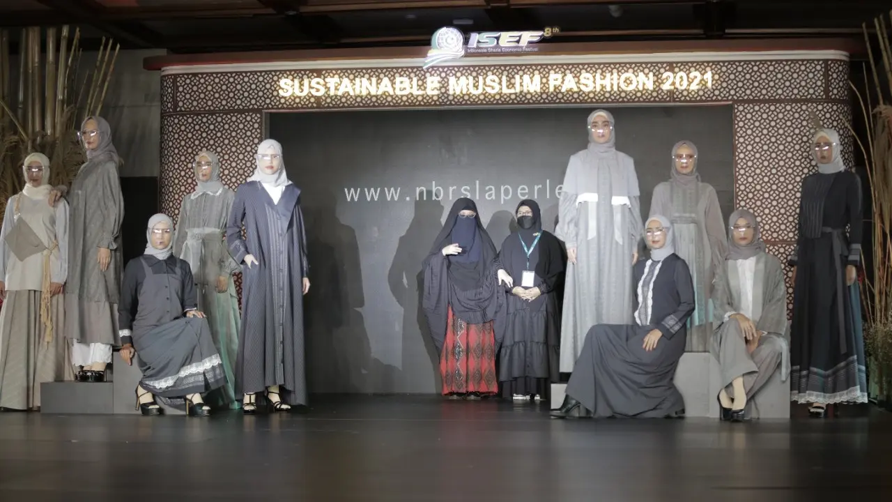 Kolaborasi NRBS Fashion X LA Perle di Indonesia Sharia Economic Festival ISEF
