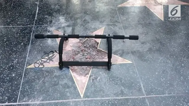 VIDEO: Hollywood Walk of Fame Donald Trump Dirusak