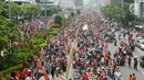 Konvoi kemenangan Persija pada Liga 1 di Jalan MH Thamrin, Jakarta, Sabtu (15/12). Konvoi diikuti oleh suporter, pemain, dan official Persija. (Merdeka.com/Imam Buhori)