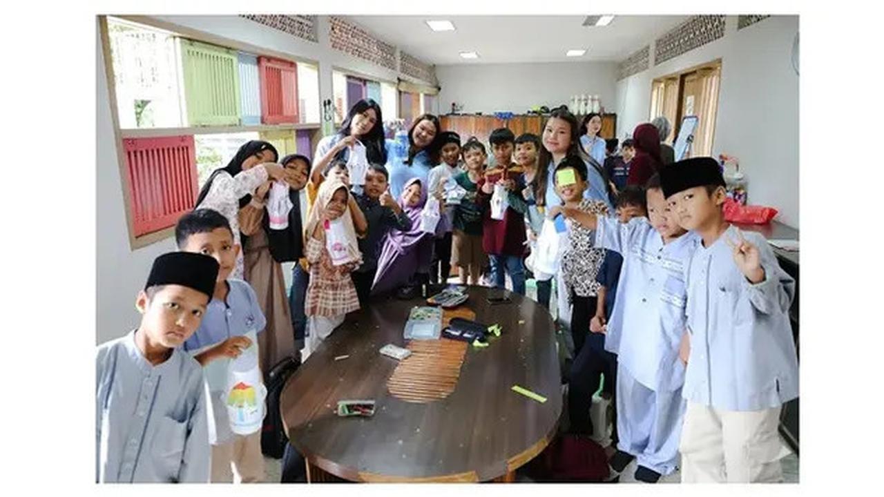 6 Potret Almira Yudhoyono Jadi Volunteer di Rumah Pintar Cikeas, Ramadhan Penuh Makna