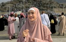 Jalani Ibadah Umrah, 4 Potret Febby Rastanty Tampil Syar'i dalam Balutan Gamis Curi Atensi