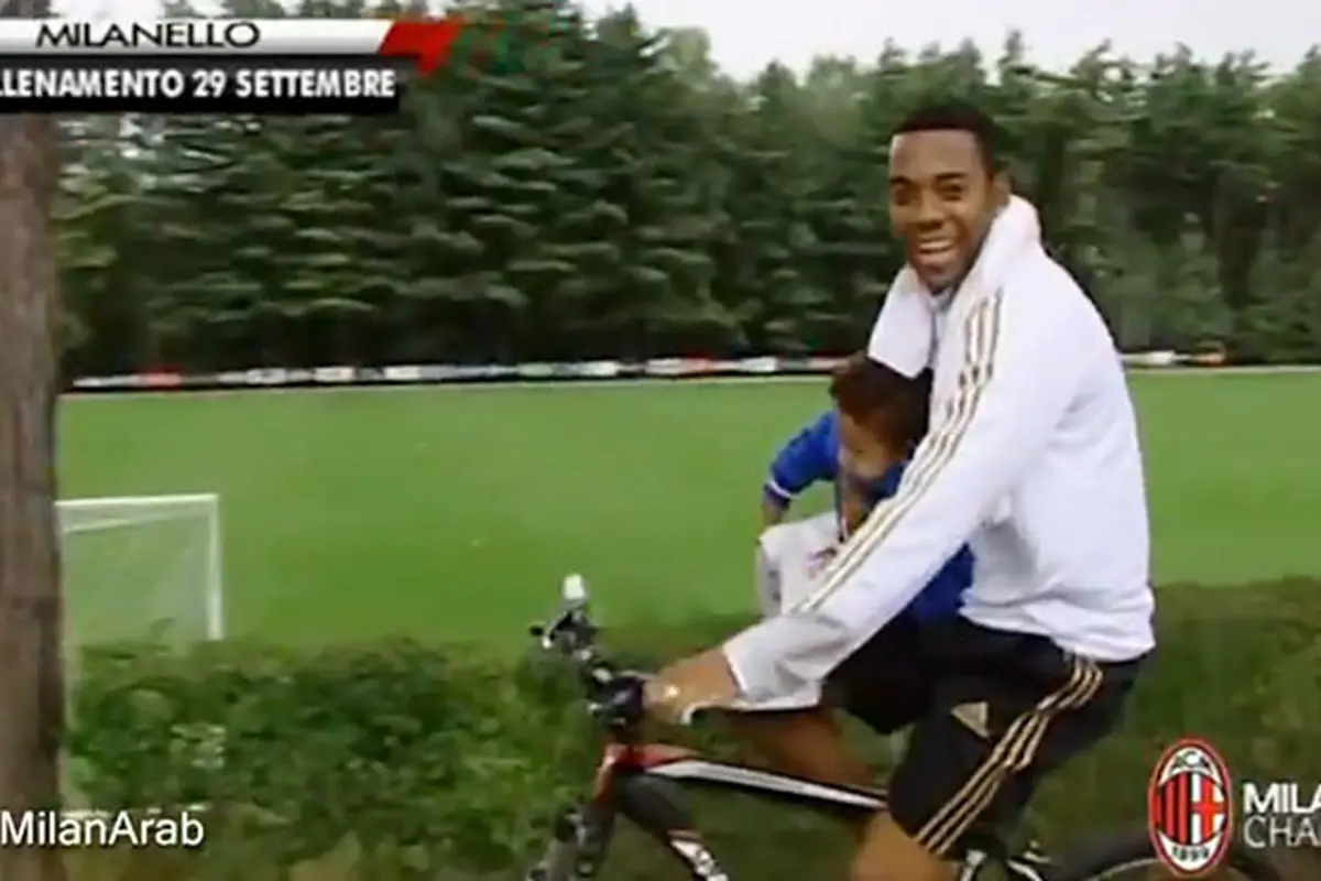 robinho-130930b.jpg