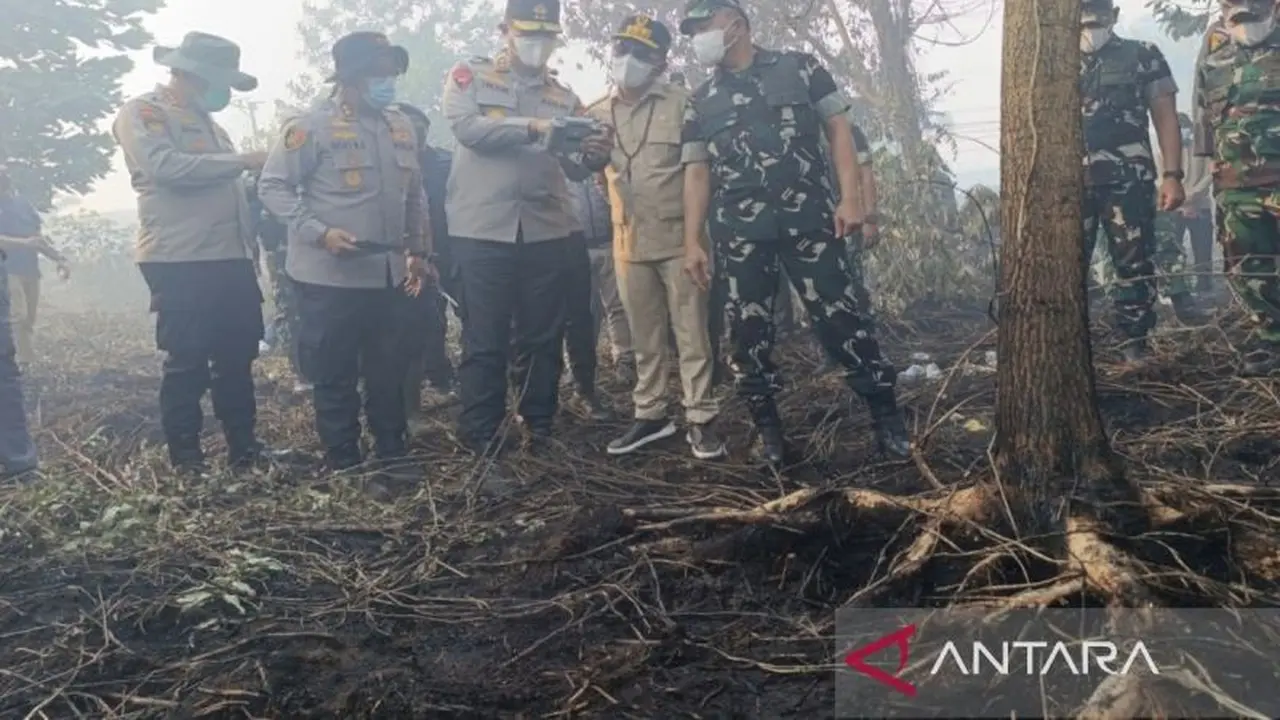 Gubernur Kalteng Agustiar Sabran bersama Kapolda Kalteng dan Pangdam Tambun Bungai meninjau langsung kondisi karhutla di Kotim