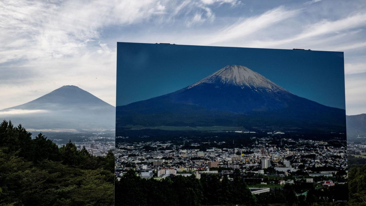 Puncak Gunung Fuji Tak Bersalju untuk Pertama Kali Sejak 130 Tahun
