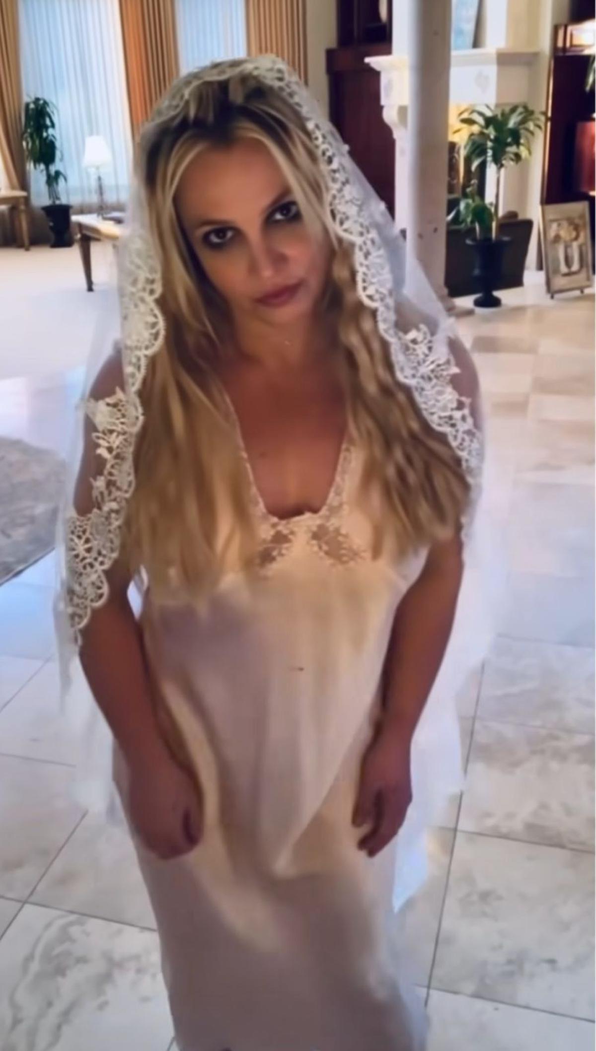 Britney Spears Memilih Menikahi Diri Sendiri, Ini Kisah Penuh Drama di Baliknya