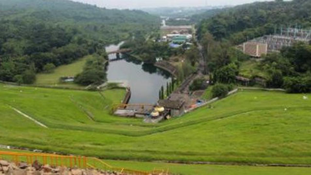 Air waduk Jatiluhur menyusut, pasokan listrik Jawa-Bali terancam