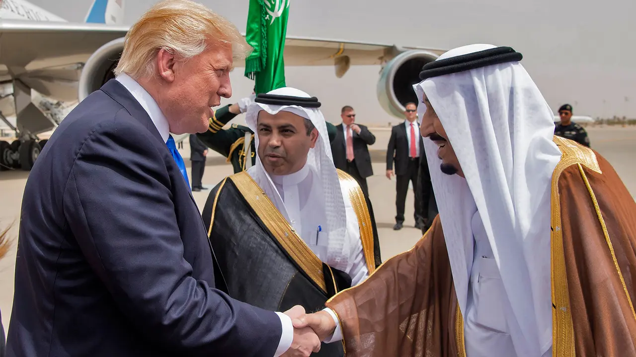 Berkunjung ke Arab Saudi, Trump Disambut Langsung Raja Salman