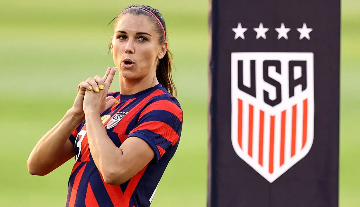 Alex Morgan digaji oleh Orlando Pride sebesar  450 ribu dolar atau sekitar Rp6,5 miliar per tahun. Dirinya merupakan pemain putri paling populer karena telah berhasil mempersembahkan dua trofi Piala Dunia dan satu medali emas Olimpiade untuk Amerika Serikat. (Foto: AFP/Getty Images/Elsa)