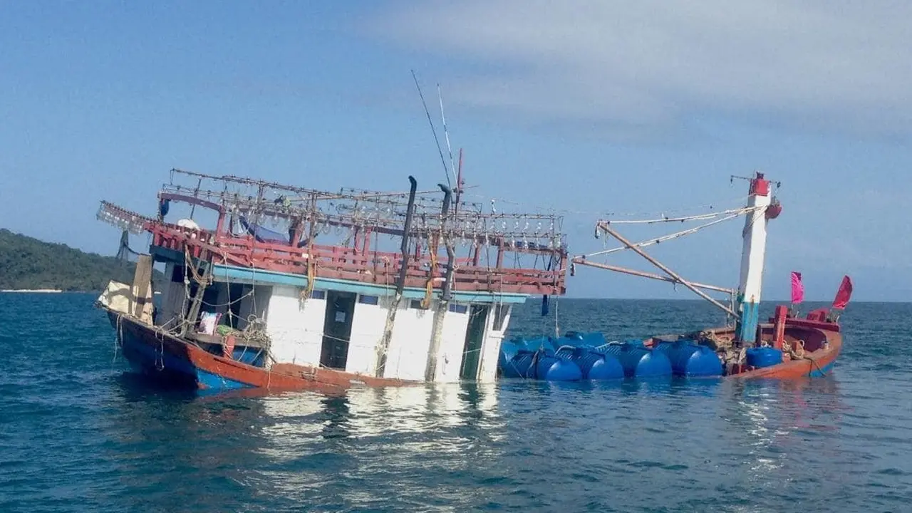 Kapal yang diduga membawa imigran ilegal asal Vietnam, terdampar di lepas pantai wilayah utara Queensland, Australia. (AFP)