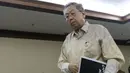 Terdakwa korupsi pengelolaan dana pensiun PT Pertamina, Edward Soeryadjaya usai menjalani sidang putusan di PN Jakarta Pusat, Kamis (10/1). Edward dinyatakan bersalah, dihukum 12 tahun 6 bulan penjara, denda Rp 500 juta. (Liputan6.com/Helmi Fithriansyah)