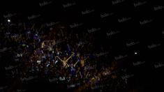 Final Torabika Bhayangkara Cup 2016 antara Arema Cronus melawan Persib Bandung berlangsung meriah. Dua tim ini memang dikenal sebagai klub dengan basis suporter yang besar. (Bola.com/Vitalis Yogi Trisna)