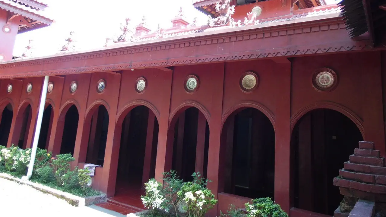 Bisikan Gaib di Balik Pembangunan Masjid Bata Merah Cirebon