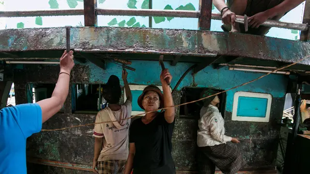 Menengok Tempat Perbaikan Kapal Nelayan di Myanmar