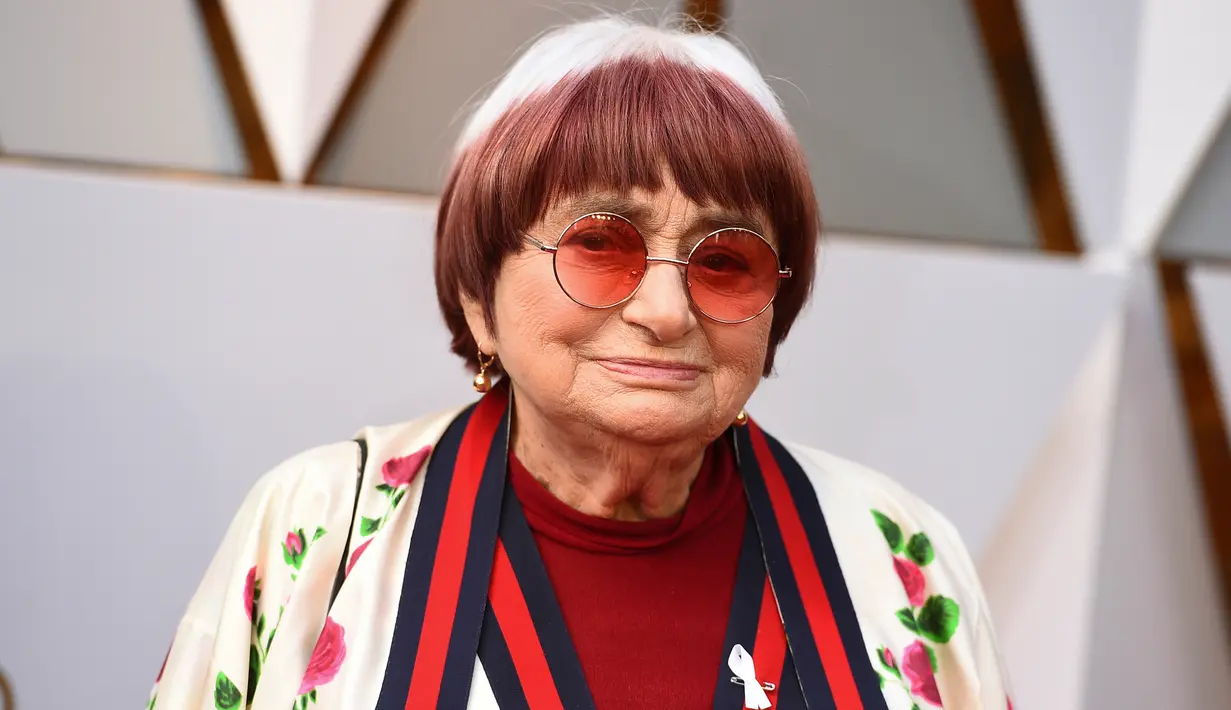 Sutradara Agnes Varda (89) menghadiri malam penghargaan Piala Oscar 2018 di Dolby Theatre, Los Angeles, Minggu (4/3). Agnes Varda menjadi nominator tertua di ajang penghargaan paling bergengsi di industri perfilman dunia itu. (Jordan Strauss/Invision/AP)