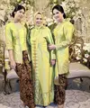 Kian beranjak dewasa, Aira anak dari AHY dan Annisa Pohan semakin curi perhatian. Mengenakan kebaya kutu baru bernuansa lime green, gaya sederhananya terlihat begitu menjanjikan. [Foto: Instagram/ Annisa Pohan]