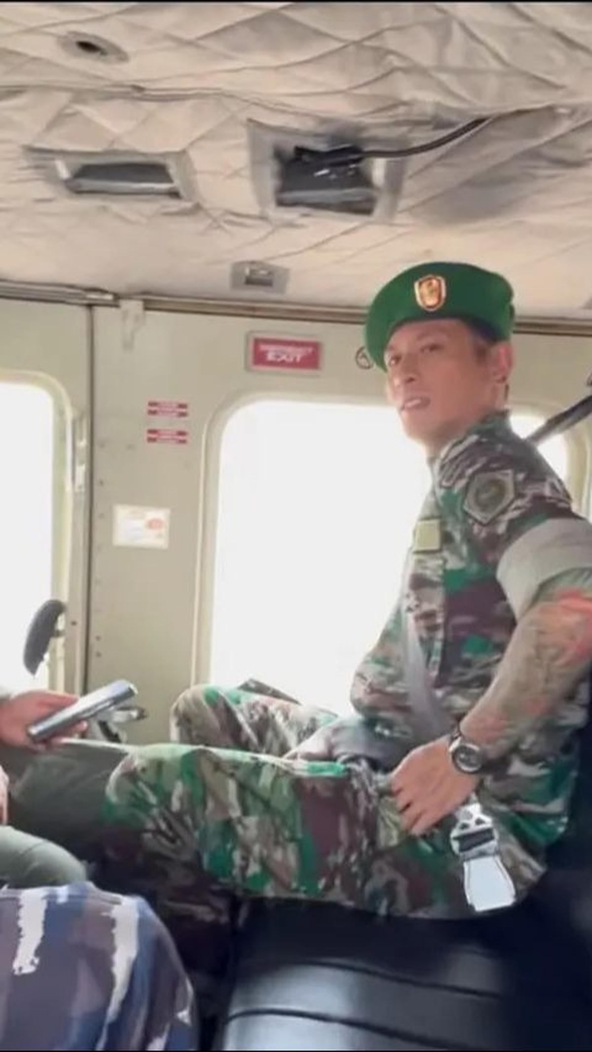 Chef Juna, Chef Arnold dan Chef Renatta juga dapet kesempatan naik helikopter.